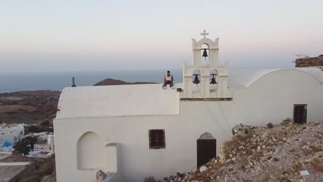 Flug-Von-Der-Kirche-Akrotiri-Nach-Santorini