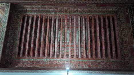 Red-and-green-islamic-arabic-ceiling-inside-riad-in-Marrakesh-Morocco