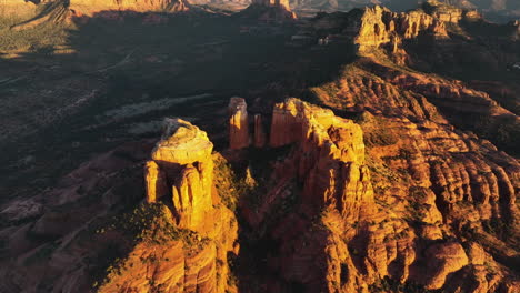 Rote-Felsformationen-Von-Sedona-Bei-Sonnenaufgang-In-Arizona,-USA