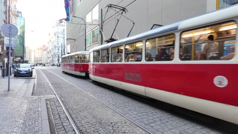 A-tram-full-of-people-leaves-the-stop-in-Prague