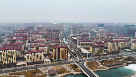 Toma-Aérea-De-Establecimiento-De-Apartamentos-Residenciales-Simétricos-Construidos-En-La-Ciudad-Inteligente-De-Xiongan,-China