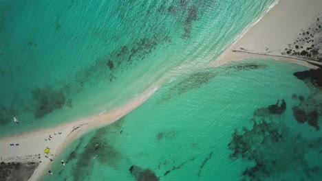 Turquoise-waters-surround-a-sandy-path-at-Cayo-de-Agua,-viewed-from-above