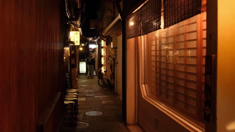 Vista-Nocturna-De-La-Calle-En-Kyoto,-Japón