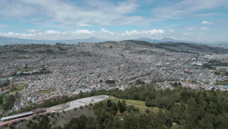 Ultra-Wide-Aerial-View-From-El-Panecillo-In-Ecuador,-Quito