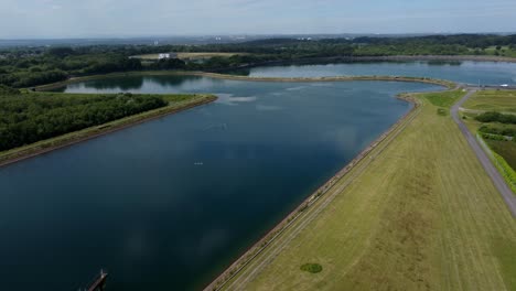 Nord-West-Wasserversorgung-Reservoir-Luftaufnahme-Ländlichen-Landschaft-Speichersee