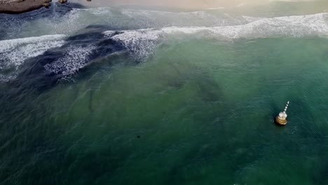 Breite-Luftaufnahme-Vom-Indischen-Ozean-Zum-Cottesloe-Beach,-Perth,-WA