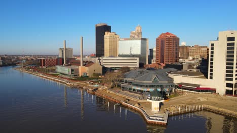 Downtown-Toledo-Skyline-Featuring-ProMedica-Headquarters-and-Imagination-Station