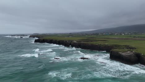 Mares-Tormentosos-Como-Catedrais,-Catedrales-Playa-Norte-De-España-Drone,aéreo