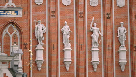 Old-Riga,-Latvia-Statues-on-House-of-the-Blackheads