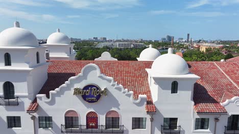 Hard-Rock-Hotel-with-swimming-pool-in-Orlando-City,-Florida-at-sunlight