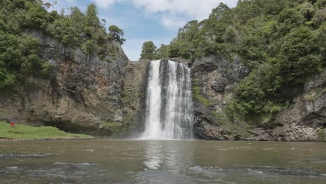 View-of-Hunua-Falls-waterfall-on-a-sunny-summer-day-in-Auckland,-New-Zealand