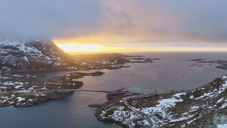 Vista-Aérea-Del-Hermoso-Paisaje-De-Las-Islas-Lofoten-Durante-El-Invierno