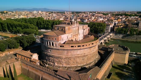 Aerial-Pullback-Reveals-Castel-Sant'Angelo-in-Historic-Rome,-Italy-City-Centre