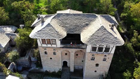 Antigua-Casa-Señorial-Con-Techo-De-Piedra