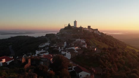 Sonnenuntergang-über-Dem-Mittelalterlichen-Dorf-Monsaraz