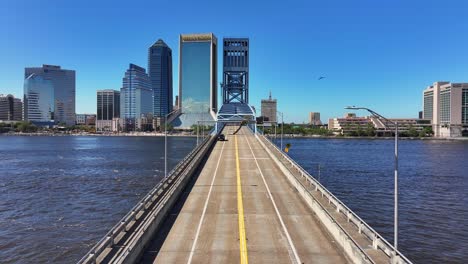 Downtown-Jacksonville,-Florida-waterfront