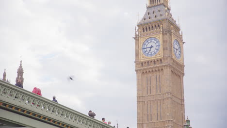 Vista-De-Teleobjetivo-Del-Big-Ben-En-El-Palacio-Del-Parlamento-De-Westminster-En-Londres