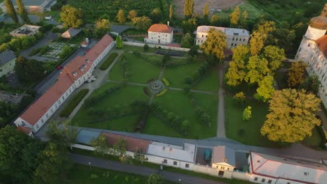 Jardín-Barroco-único-En-La-Zona-Del-Hospital-Militar-En-Klasterni-Hradisko-En-Olomouc