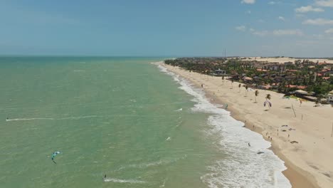 Drohnenaufnahme,-Die-Den-Gesamten-Strand-Von-Cumbuco-Zeigt