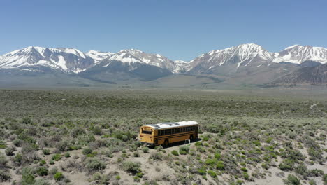 A-school-bus-in-the-vast-Sierra-Nevada-wilderness,-California,-on-a-sunny-day