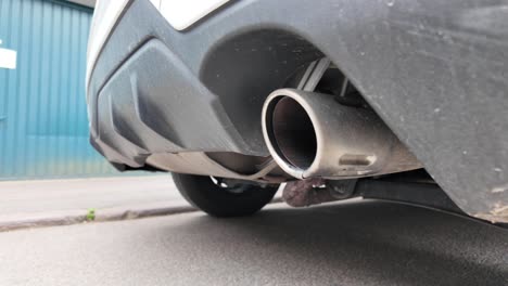 Air-pollution,-car-exhaust,-exhaust-fumes