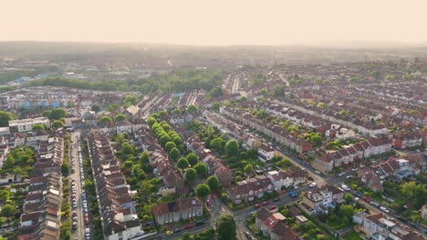 Lush-green-trees-throughout-Bristol-residential-neighbourhoods,-high-angle-drone