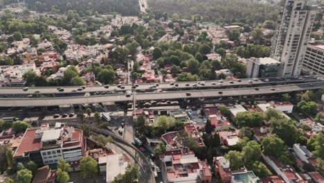 Carreteras-Elevadas-En-La-Ciudad-De-México,-Vista-Aérea-De-Drones