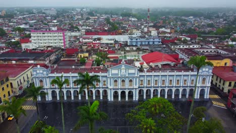 Hermosa-Vista-Aérea-Con-Drones-Del-Centro-Histórico-De-La-Ciudad-De-Córdoba,-Veracruz,-México