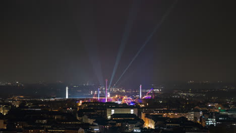 Zeitraffer-Des-Valokarnevaali-Festivals-Im-Linnanmaki-Park,-Nacht-In-Helsinki