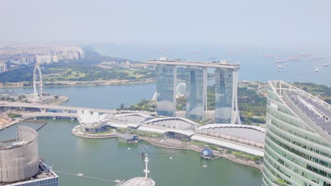 Toma-Aérea-Del-Paisaje-Urbano-De-Marina-Bay-Sands-En-Marina-Bay-Singapur