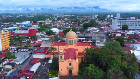 Wunderschöne-Luftaufnahme-Mit-Drohne-Der-Kirche-San-Jose-über-Der-Stadt-Cordoba,-Veracruz,-Mexiko