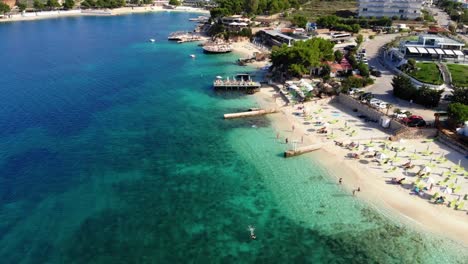 Fotografías-De-Una-De-Las-Pocas-Playas-De-Arena-De-Albania.