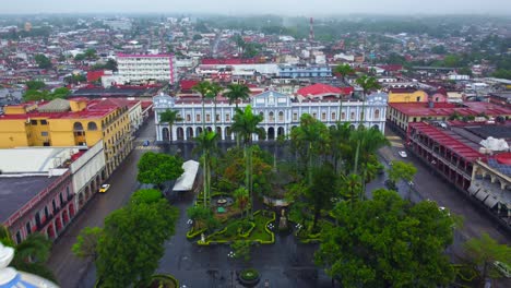 Hermosa-Vista-Aérea-Con-Drones-Del-Centro-Histórico-De-La-Ciudad-De-Córdoba,-Veracruz,-México