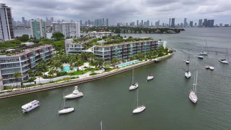 Aerial-flight-along-luxury-apartment-and-hotel-with-swimming-pool-in-suburb-of-Miami