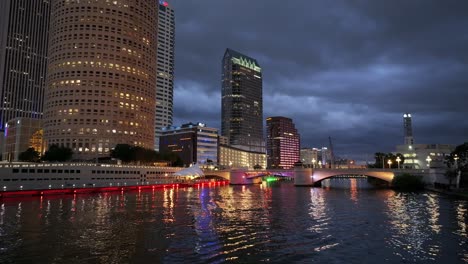 Downtown-Tampa,-Florida-at-night