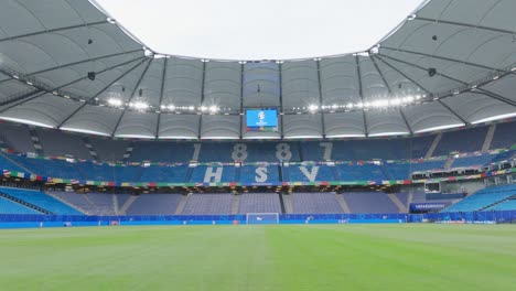 Drone-Viajando-Sobre-Un-Campo-Verde-Uefa-Euro2024-Hamburg-Hsv-Stadion