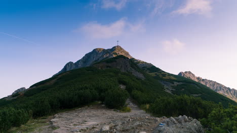 Zeitraffer-Des-Bergs-Giewont