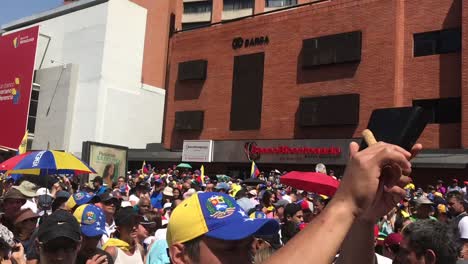 Another-day,-another-pacific-protest-in-Caracas-asking-for-humanitarian-aid