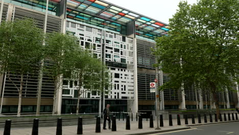 Tracking-Shot-of-the-Home-Office-and-the-Environment-Agency,-this-government-building-is-located-on-Marsham-Street,-Westminster,-Central-London