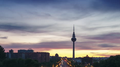 Zeitraffer-Eines-Wunderschönen-Sonnenuntergangs-In-Madrid,-Spanien