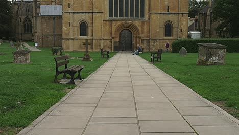 The-magnificent-West-Front-of-Southwell-Minster-,-consisting-of-the-great-western-towers-and-west-end-of-the-nave,-with-its-gabled-centre-Church-St