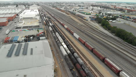 Antena-De-La-Estación-De-Tren-En-La