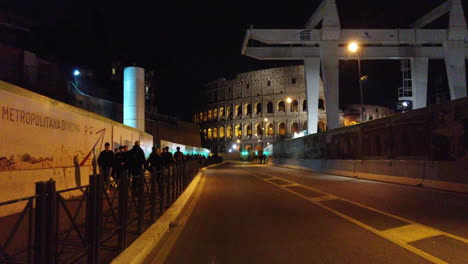 Vídeo-4k-Del-Coliseo-Desde-El-Camino-Principal-Para-Llegar-A-él.