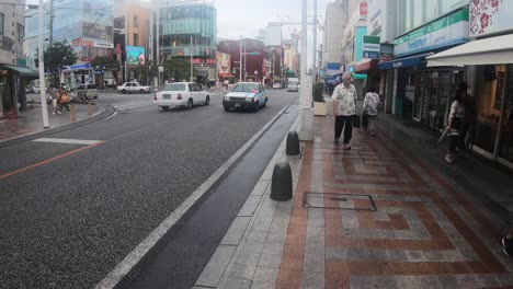 Traffic-and-Pedestrians-on-Kokusai-Dori-Street