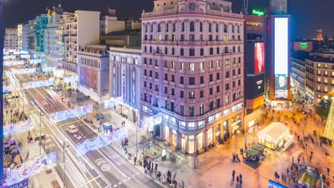 Nachtzeitraffer-Des-Callao-Platzes-In-Madrid-Bei-Nacht-Während-Der-Weihnachtszeit