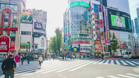 Timelapse-Gente-Llena-De-Gente-En-Shinjuku-En-Tokio,-Japón