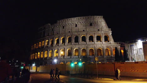 Vídeo-4k-Del-Coliseo-Desde-El-Camino-Principal-Para-Llegar-A-él.