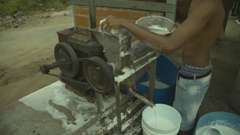 Antigua-Máquina-De-Extracción-De-Coco-Utilizada-Para-Hacer-Aceite-De-Coco