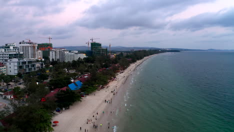 Drohnenaufnahmen-Aus-Der-Luft,-Die-Einen-Panoramablick-Auf-Sihanoukville-In-Kambodscha-Zeigen