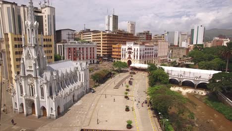 Ermita-Church-in-Cali-Colombia,-river-boulevard